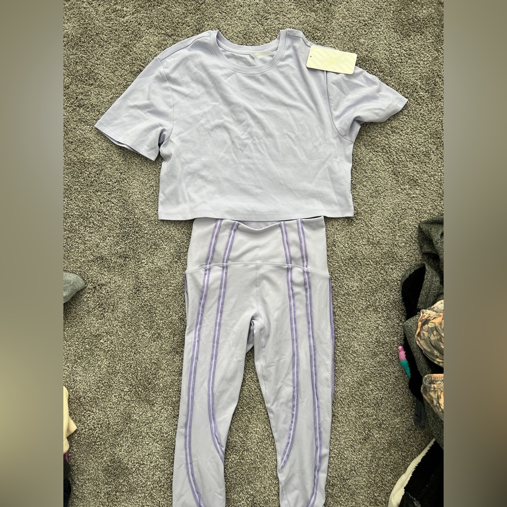 Fabletics workout set. Crop t-shirt and leggings.